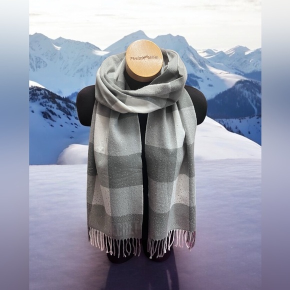 Approx 6.5 long gray and white with rhinestones Victorias Secret scarf - Picture 1 of 5